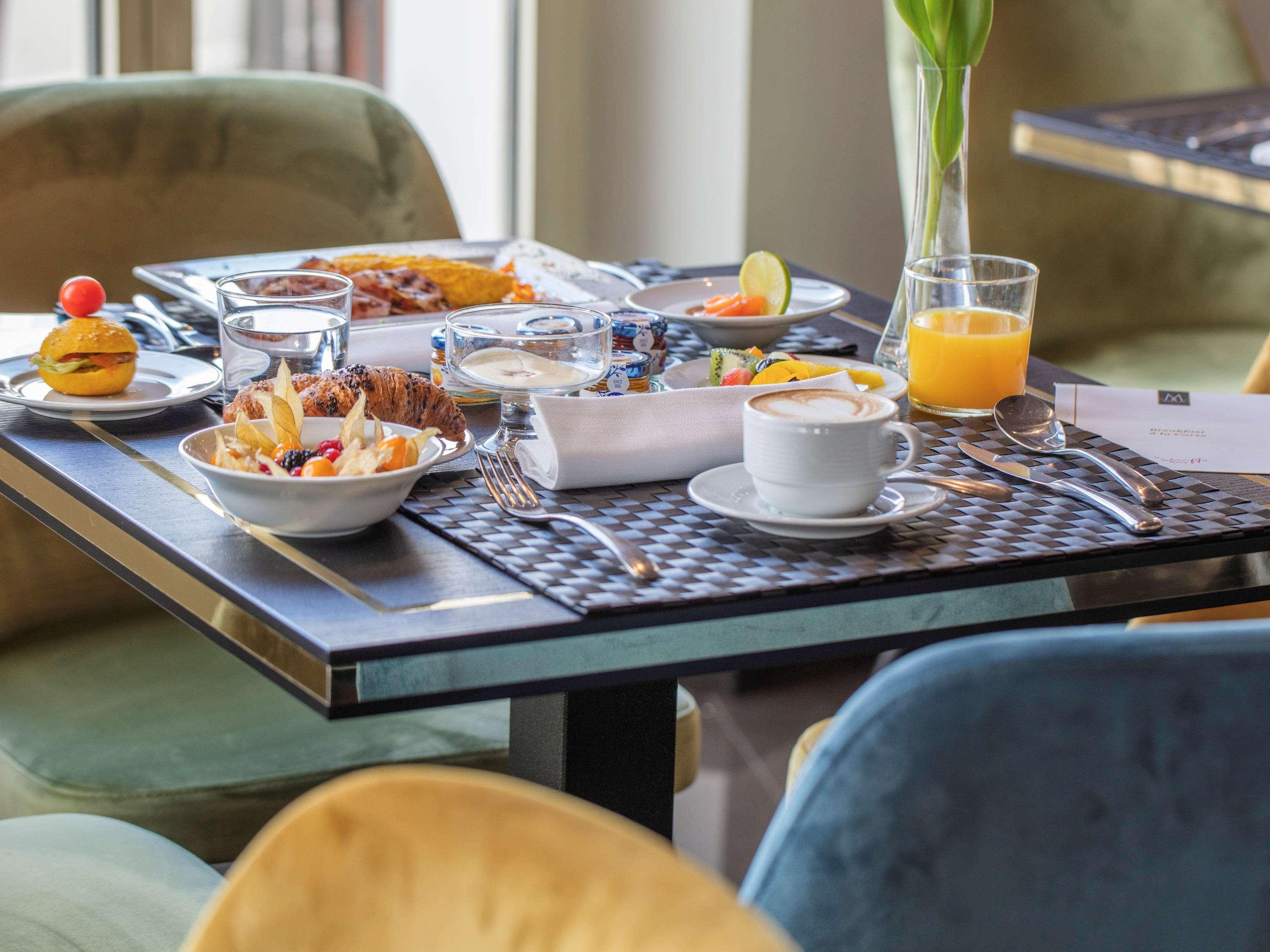 La Griffe Hotel Roma Exteriér fotografie Breakfast at the hotel