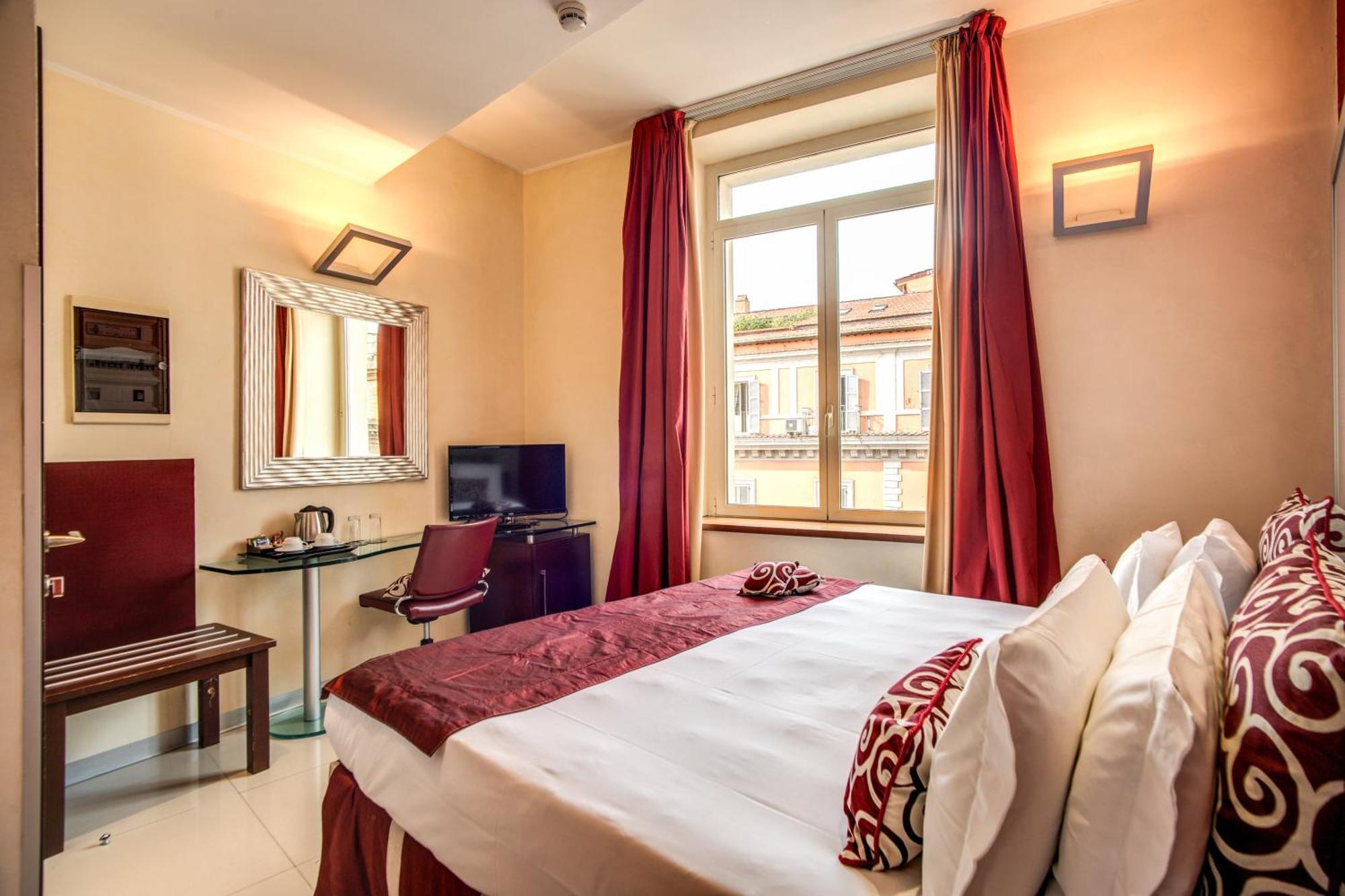 La Griffe Hotel Roma Exteriér fotografie A room at the hotel